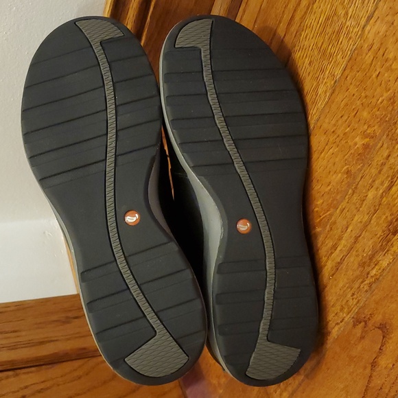 NWOT Unstructured by Clark's. Booties in Black 7.5M - Picture 12 of 15